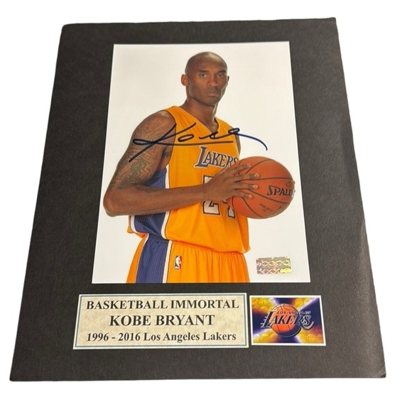 Kobe Bryant autograph Lakers photo with COA - Picture 1 of 1